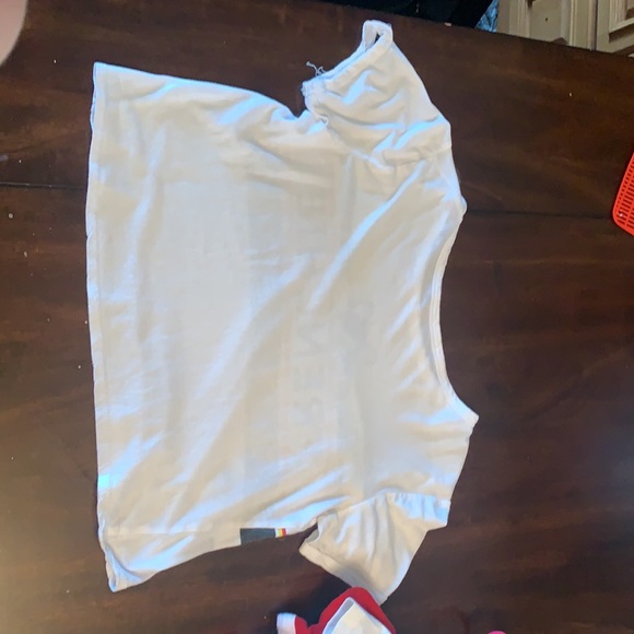 Social Butterflies crop top - Picture 3 of 3